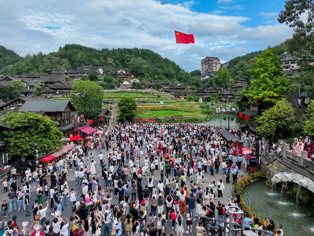 文博赋能与新消费破圈彰显中国黄金周文旅经济活力
