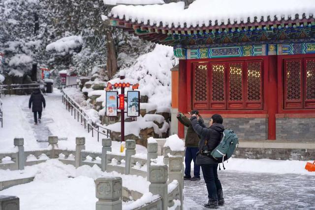 西山晴雪今犹在 香山美景入画来