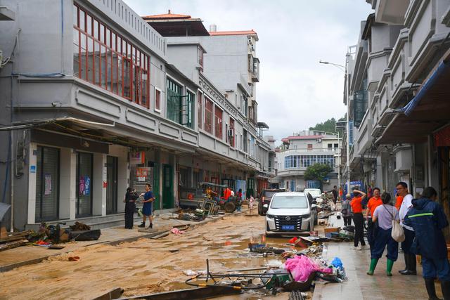 广东清远暴雨灾后现场：洪水退去