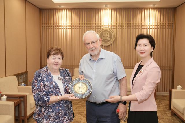 程建平、于吉红会见诺贝尔物理学奖得主