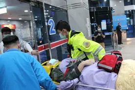 台媒：台空军坠海战机飞行员获救过程一波多折，“海委会主委”只知发文抢功图片