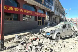 震后30小时：浙产照明设备点亮灾区夜空 仍存5至6级余震可能图片