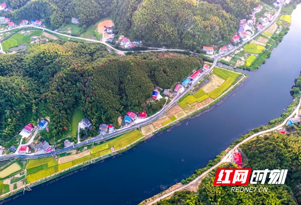 双峰溪口路：循山就水 让双峰美景与生态共生