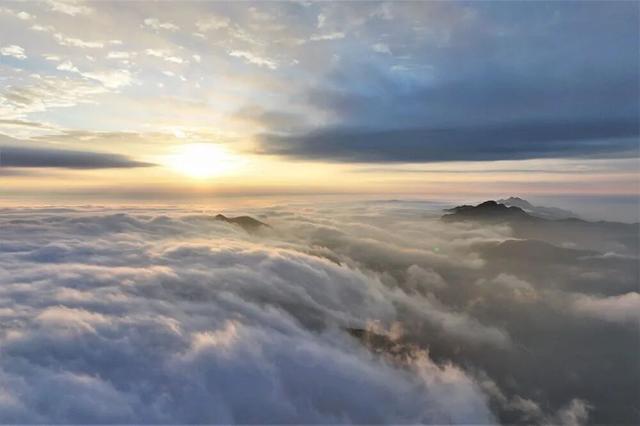 绝！莽山上的悬崖日出——随手一拍，尽是大片
