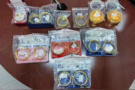 俩人带15只黄金手镯？啥情况图片