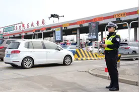 清明假期首日，上海多个高速出城方向现长时间缓行，返程高峰何时出现？图片
