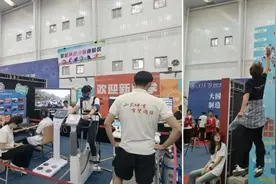 高校新生现场摸高跳出3米3，不用搬行李！“随便一跳，真的随便一跳……”图片