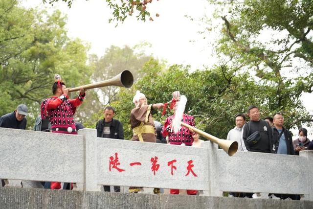 灵渠再现千年通航盛景“秦风古韵”花船风华引客来