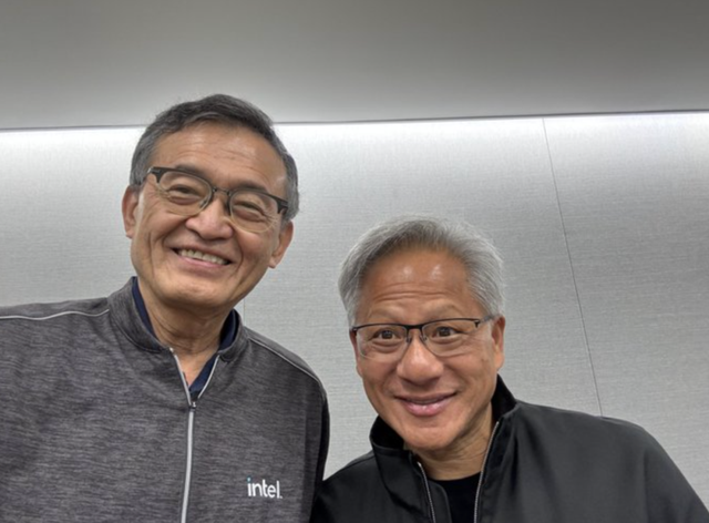 黄仁勋出手，50 亿美元入股英特尔，英伟达一统「GPU+x86」生态
