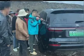 一家三口自驾高原无法解锁砸窗自救 理想汽车回应：免费更换玻璃图片
