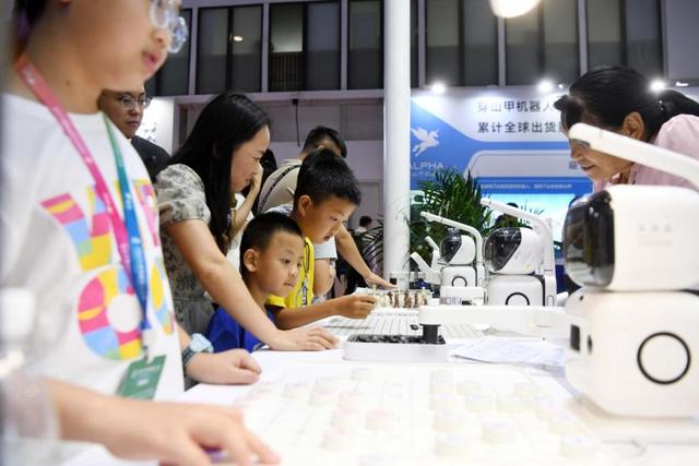 2025世界机器人大会带你游览“酷炫世界”