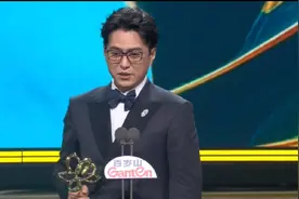 靳东斩获最佳男主角：我时时刻刻在深受教育