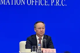 李云泽谈无还本续贷政策：将续贷政策阶段性扩大到中型企业，期限暂定为三年图片