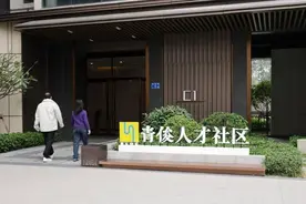 北上广深多地“抢人”推新政：大学生求职免费住宿，广州南沙每招1人补贴企业1000元图片