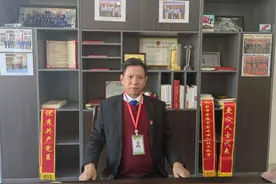 江西南昌县“独腿”胡木保：创办托养服务中心 关爱残障群体图片