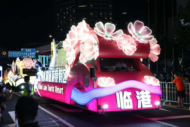 普陀区迎来上海旅游节花车各区首游，12岁环球港一系列首店首发