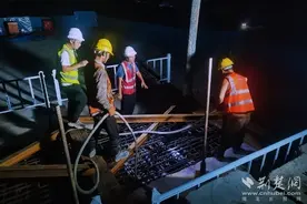 西延高铁全线最大跨度连续梁顺利合龙图片