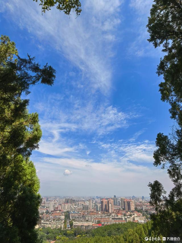 登上济南佛慧山，赏蓝天白云