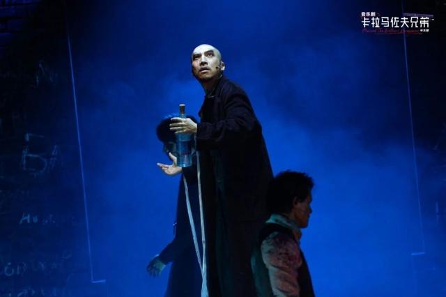 78万字《卡拉马佐夫兄弟》改编成音乐剧，只用5个角色？