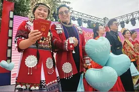 沈阳市和平区举办首届集体婚礼图片