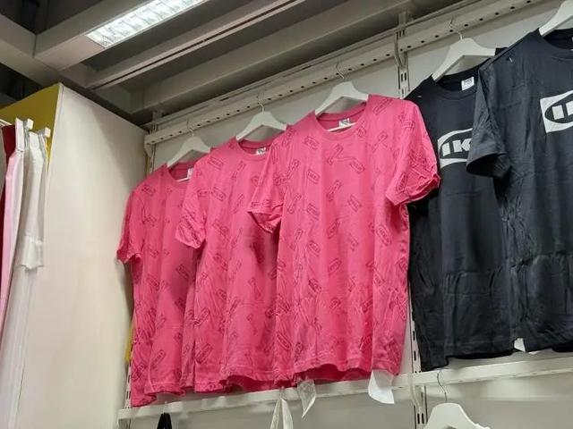宜家卖衣服被网友吐槽：就我觉得丑吗？这颜色真的一言难尽……
