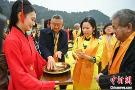 第九届海峡两岸嫘祖文化交流活动在四川盐亭举行图片