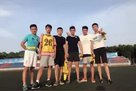 中秋月圆时：以梦为翼，平凡英雄守护蓝天图片