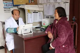 遂宁大英：百名村医背上“行走的医院”送“医”到群众家门口图片