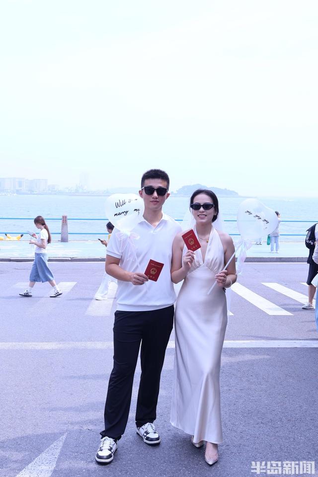青岛美景作媒，6年爱恋终成眷属！济南小伙驱车4小时来青岛，求婚领证“一气呵成”