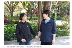 极目政情|市委书记浦虹与张桂梅手牵手，衷心希望她保重身体图片
