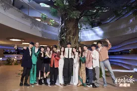 《时光音乐会·老友记》收官，黄龄与梁龙合作超燃版《痒》图片