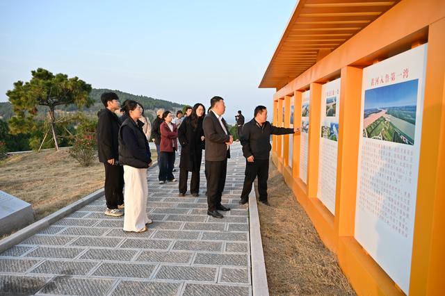 沿着黄河遇见海 | 采访团走进东平黄河文化广场：观三水交汇处的文明灯塔