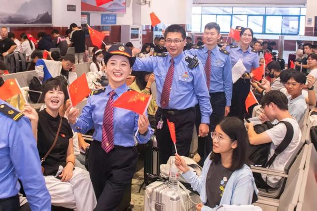 我的铁路风景｜非遗进车站，月饼传温情，旅途满是烟火气