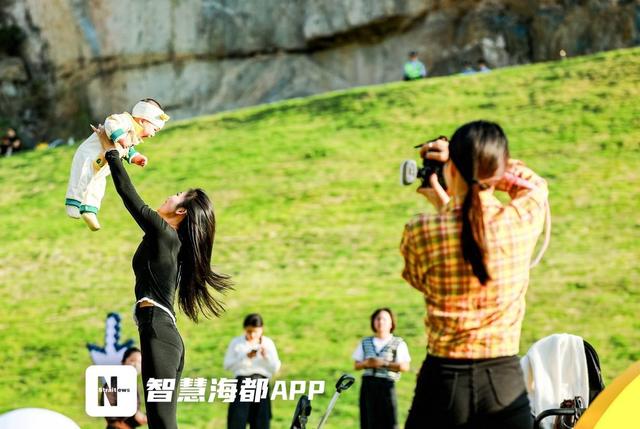 泉州惠安“阿勒泰”草地生活周开幕，昔日矿坑蝶变为标志性文旅景点