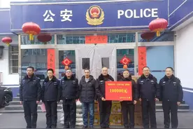 山西太原市总工会慰问一线民辅警图片