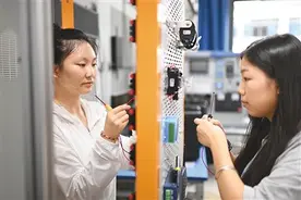 强化教育培训 共享数字红利图片