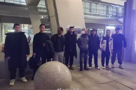 杭州大伯逛菜市场买个菜，竟花了一万多图片