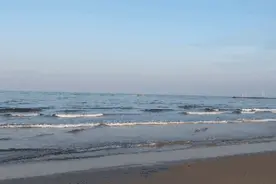 日照的沙滩“夏威夷所不及”图片