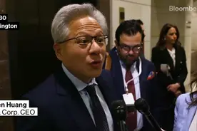 黄仁勋劝特朗普：AI芯片出口规则得改，中国紧追其后图片