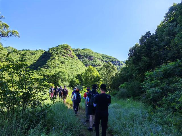 延怀葡萄打擂台，冬奥小镇徒步公园亮相
