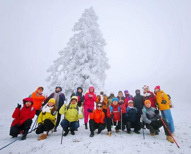 银装素裹南天湖 冰雪美景醉游人