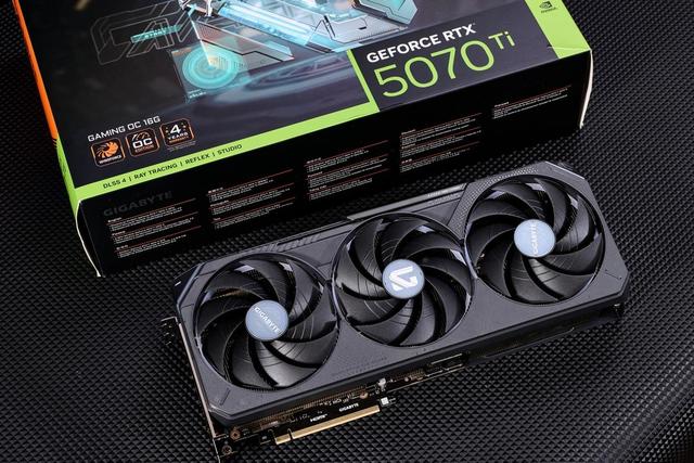 技嘉GeForce RTX 5070 Ti GAMING OC 魔鹰 16G显卡评测：中高端游戏与AI的性能怪兽