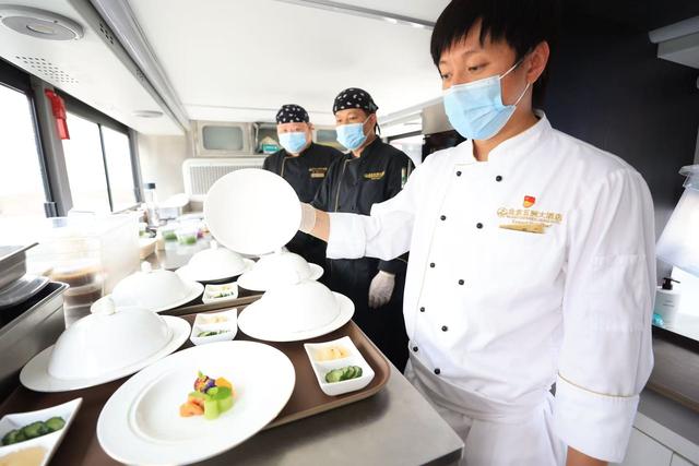 北京朝阳美食观光巴士中轴专线启动运营
