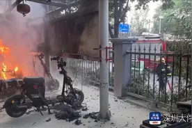 电动自行车锂电池着火冒烟，消防救援紧急处置图片