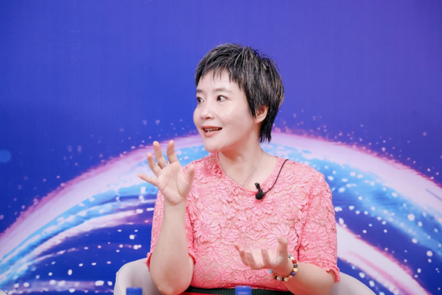 AI的存在并非取代人类，人类终将找到与AI共生之道｜2025WAIC财经下午茶