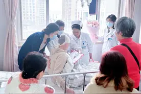 妈妈外婆陪伴女孩抗癌18年 被赞“最美抗癌家庭”图片