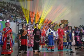 云南第八届校园健美操啦啦操联赛总决赛开幕图片