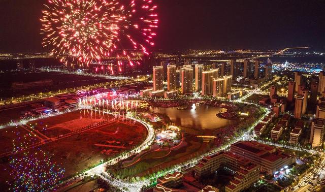 鄂西北三地千人联动，“鹿鸣邀约·银河之夜”2025七夕相亲游园盛典浪漫落幕