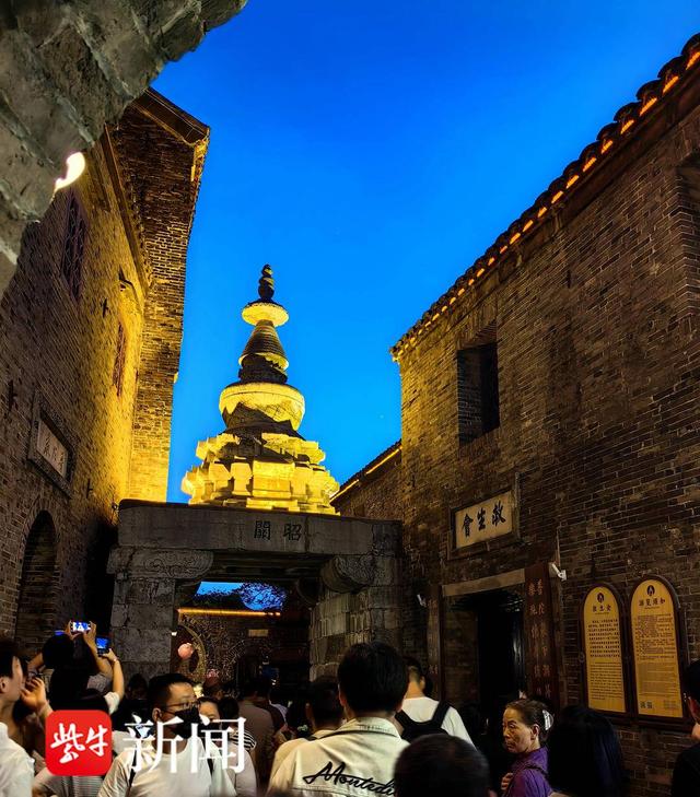文商旅体融合 镇江西津渡打造“苏超”第二现场