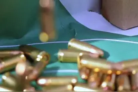 快来围观 被女特警实弹射击帅到了！图片